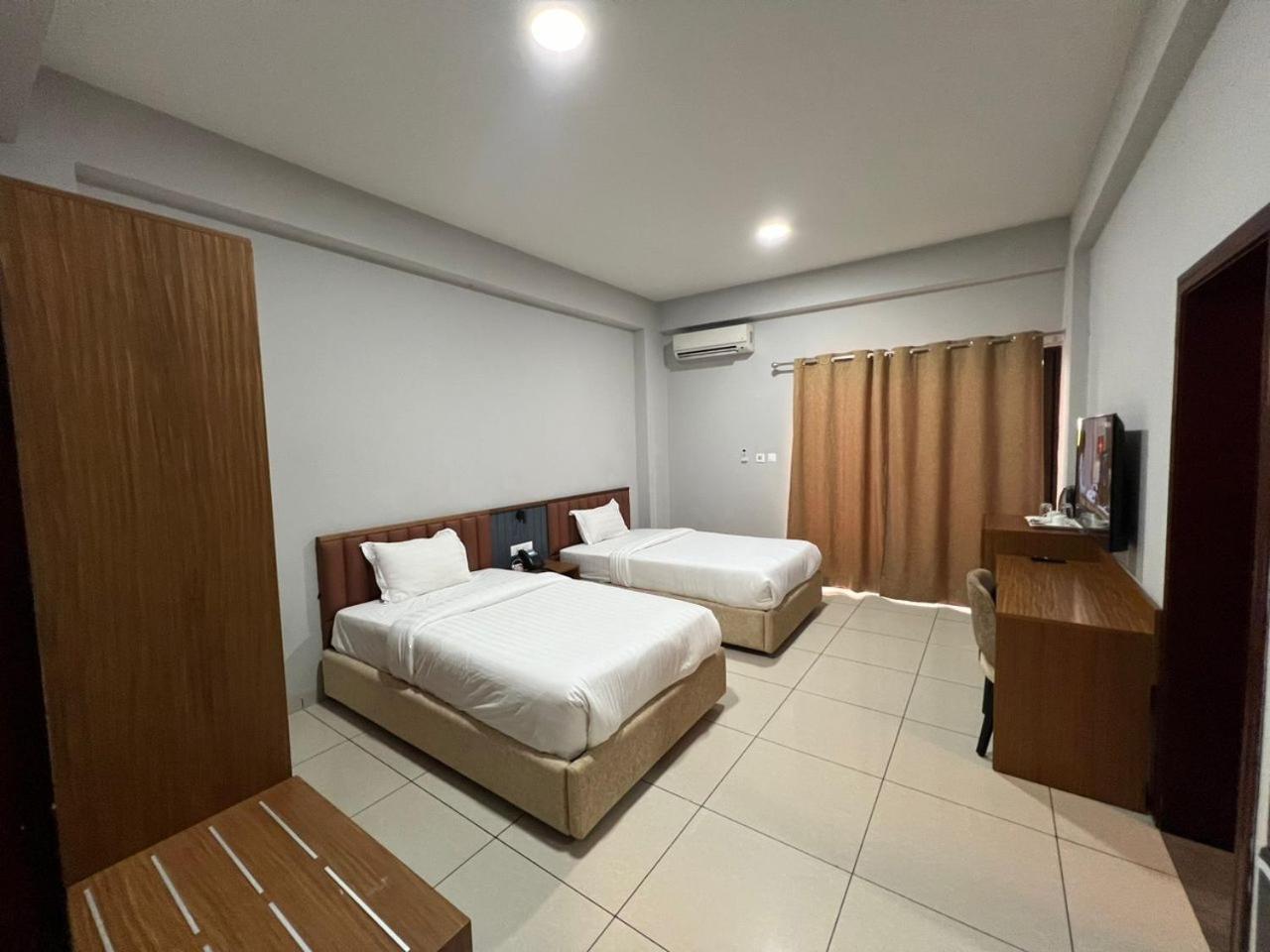 Hotel Golf Coast Kinshasa Esterno foto