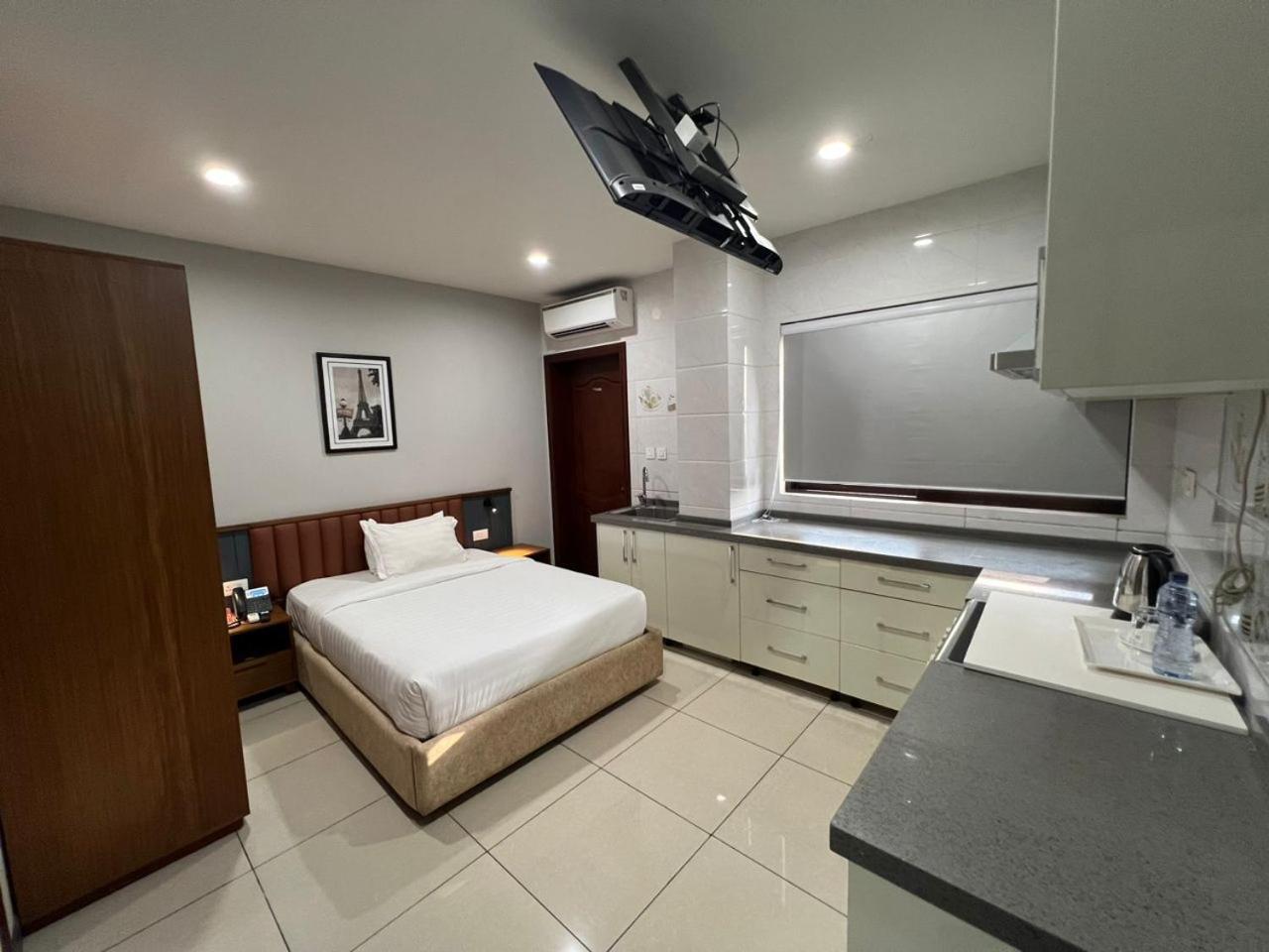 Hotel Golf Coast Kinshasa Esterno foto